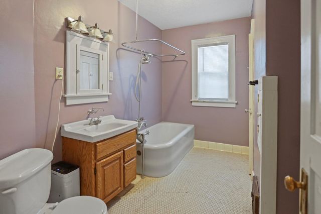 521 2nd Street NW, Faribault, MN 55021