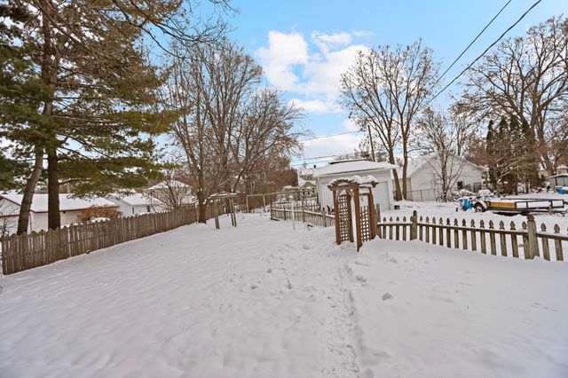 521 2nd Street NW, Faribault, MN 55021