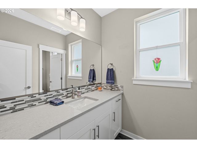 6442 Se MCINNIS St, Hillsboro, OR 97123