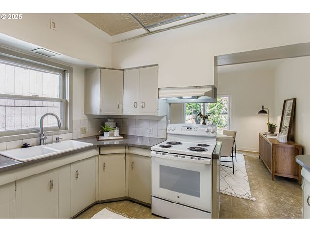 5517 Se BOISE St, Portland, OR 97206