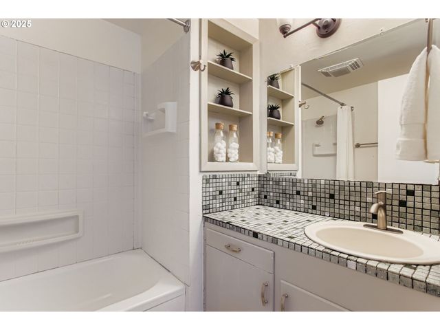 5517 Se BOISE St, Portland, OR 97206