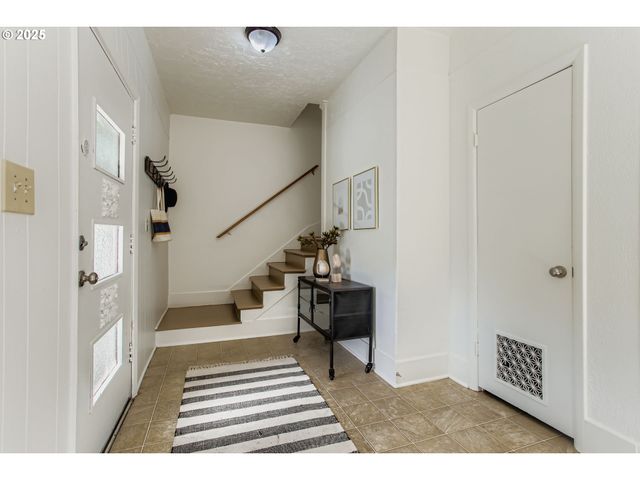 5517 Se BOISE St, Portland, OR 97206