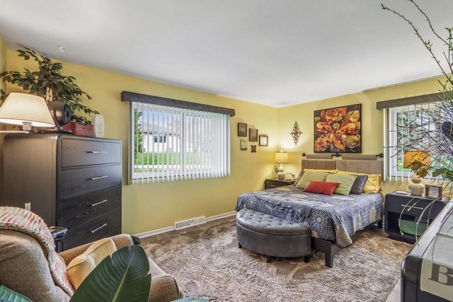 11013 Elder Tree COURT, Mequon, WI 53092