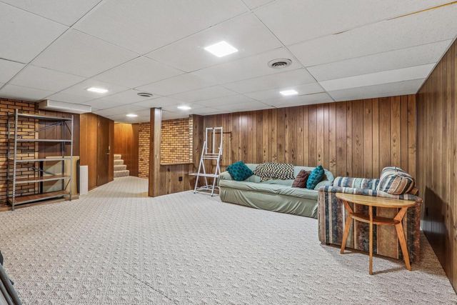 11013 Elder Tree COURT, Mequon, WI 53092