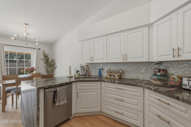 5823 W GARY Drive, Chandler, AZ 85226