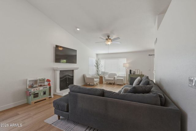 5823 W GARY Drive, Chandler, AZ 85226