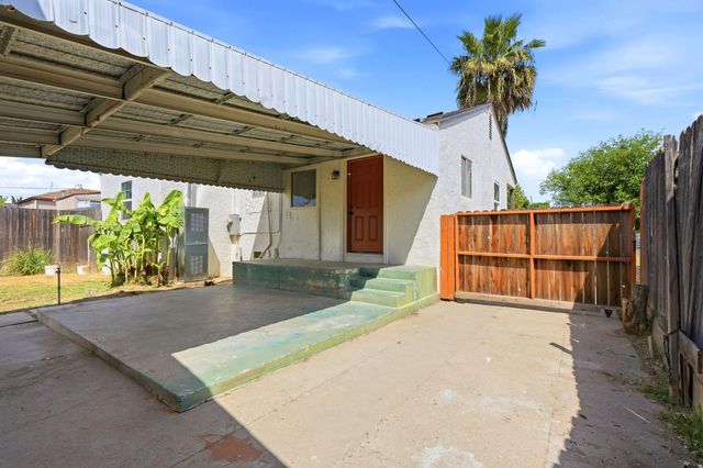 2486 S 10th Street, Fresno, CA 93725