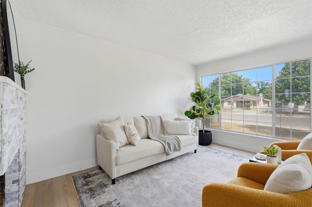 2486 S 10th Street, Fresno, CA 93725