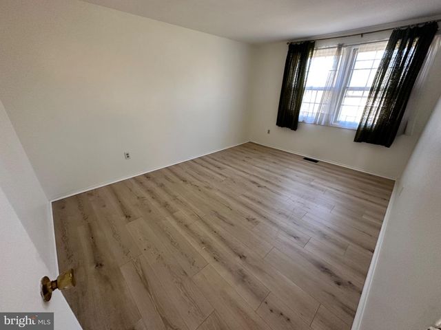 69 THORNHILL LN, Willingboro, NJ 08046