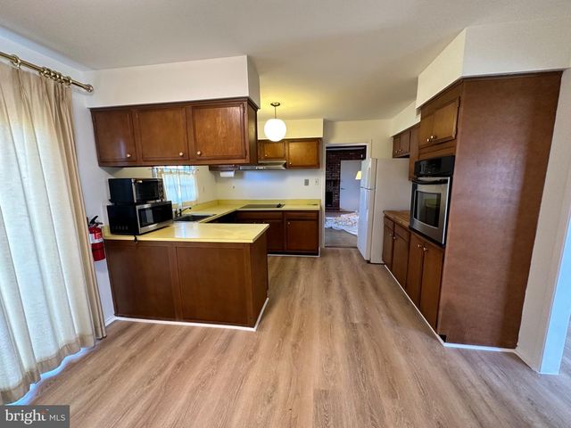 69 THORNHILL LN, Willingboro, NJ 08046