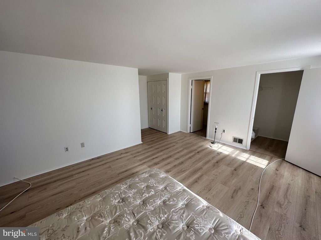 69 THORNHILL LN, Willingboro, NJ 08046