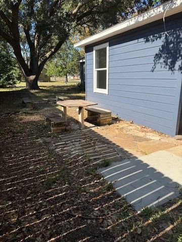 1616 N Travis Street, Liberty, TX 77575