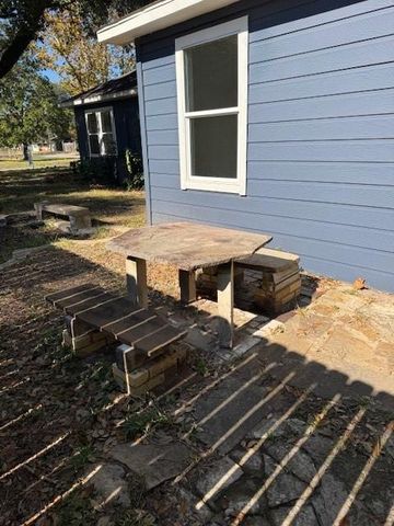 1616 N Travis Street, Liberty, TX 77575