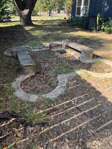 1616 N Travis Street, Liberty, TX 77575