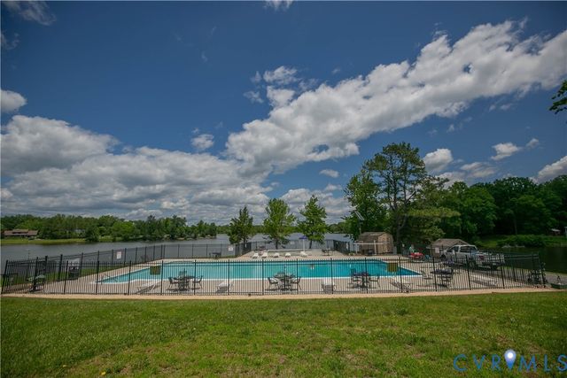 111 Ackerman Ln, Ruther Glen, VA 22546