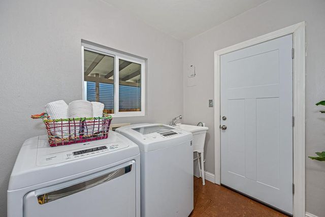 1940 Vallejo Way, Sacramento, CA 95818