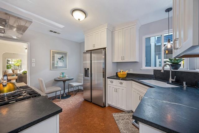 1940 Vallejo Way, Sacramento, CA 95818