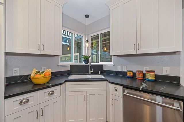1940 Vallejo Way, Sacramento, CA 95818