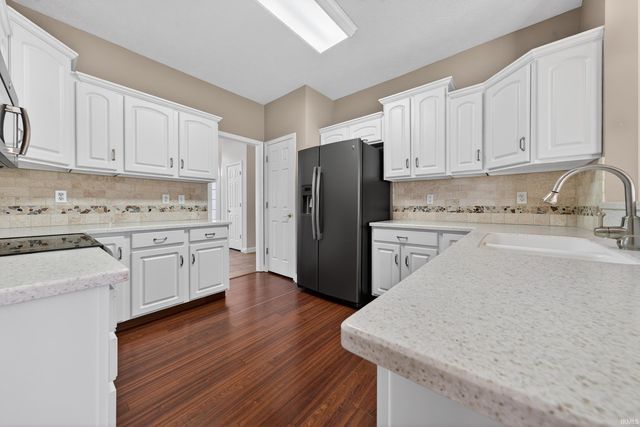 1838 HUNTERS COVE Circle, Kokomo, IN 46902