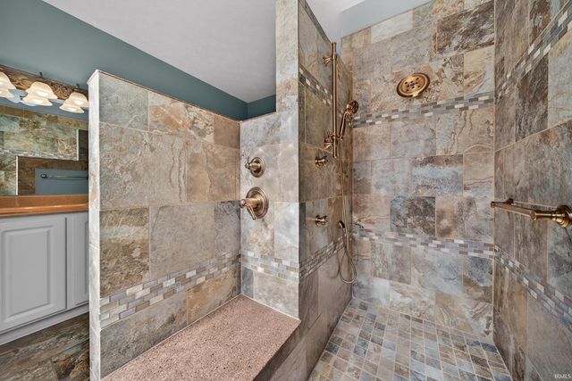 1838 HUNTERS COVE Circle, Kokomo, IN 46902