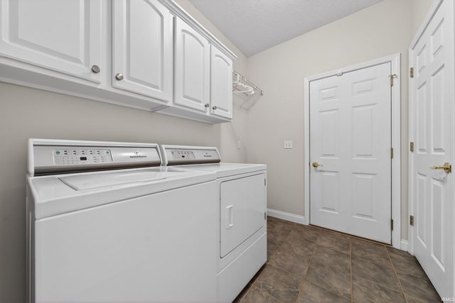 1838 HUNTERS COVE Circle, Kokomo, IN 46902