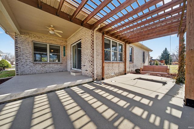 1838 HUNTERS COVE Circle, Kokomo, IN 46902