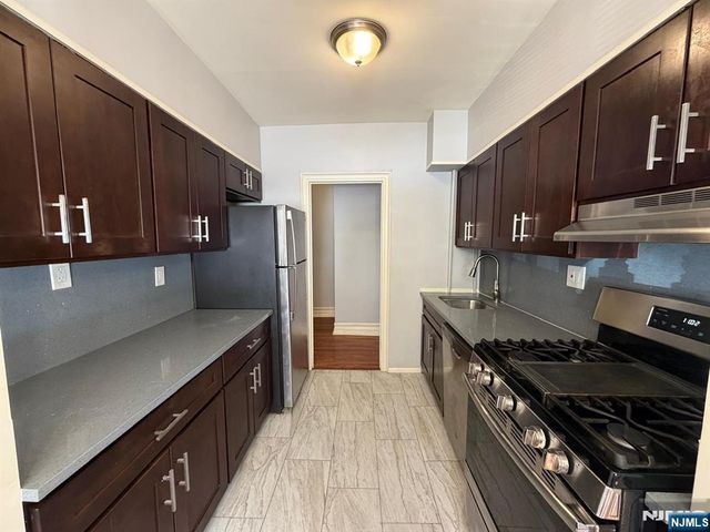 100 Palisade Avenue A12, Englewood, NJ 07631