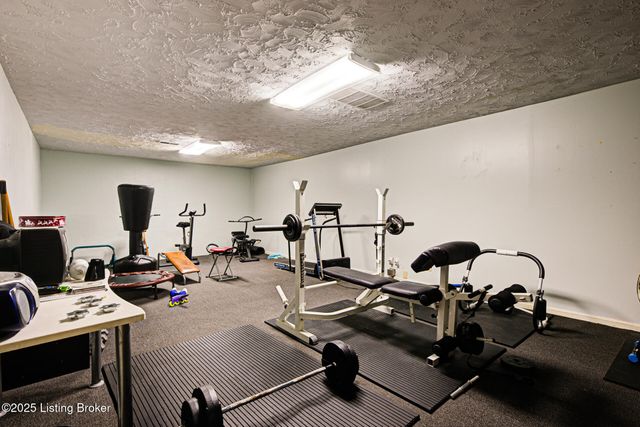 161 Thierman Ln 3E, Louisville, KY 40207