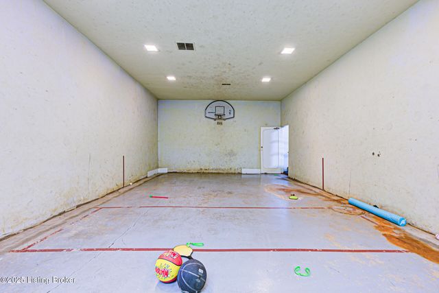 161 Thierman Ln 3E, Louisville, KY 40207