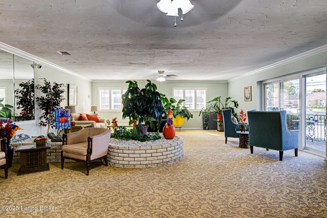 161 Thierman Ln 3E, Louisville, KY 40207