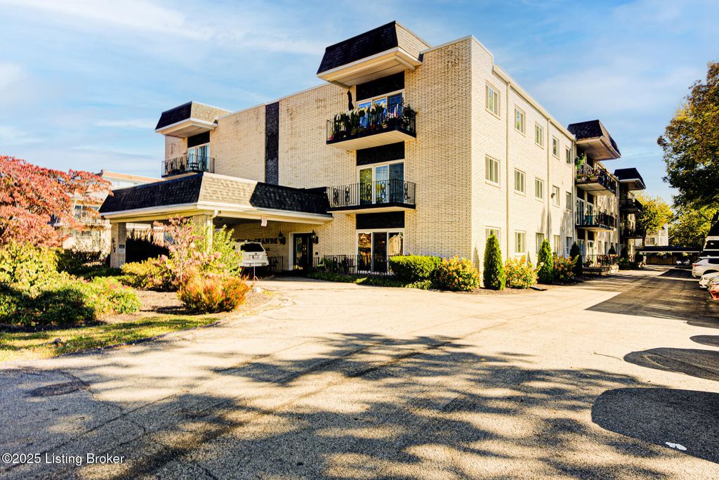 161 Thierman Ln 3E, Louisville, KY 40207