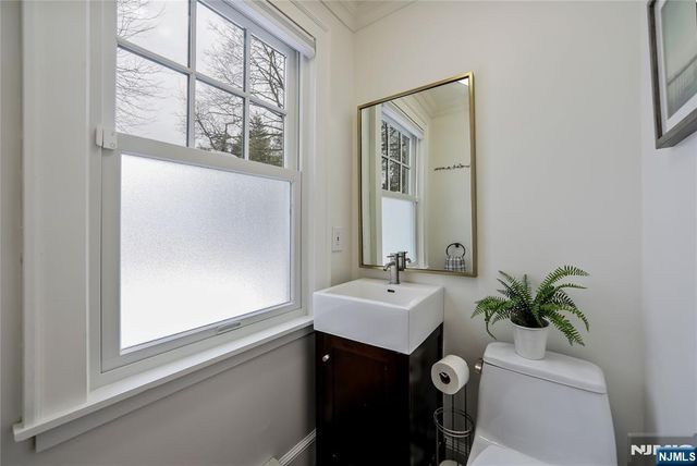 17 Collinwood Road, Maplewood, NJ 07040