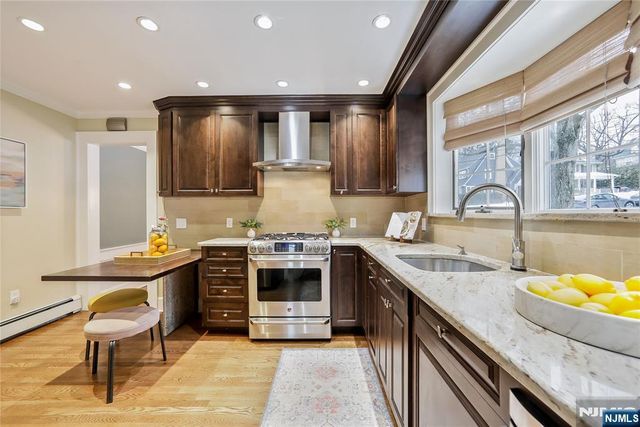 17 Collinwood Road, Maplewood, NJ 07040