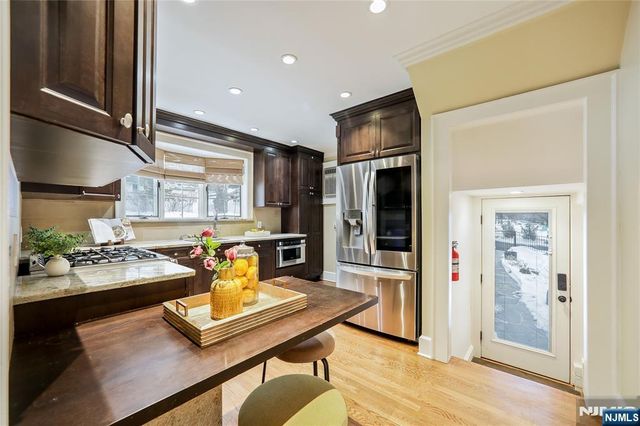 17 Collinwood Road, Maplewood, NJ 07040