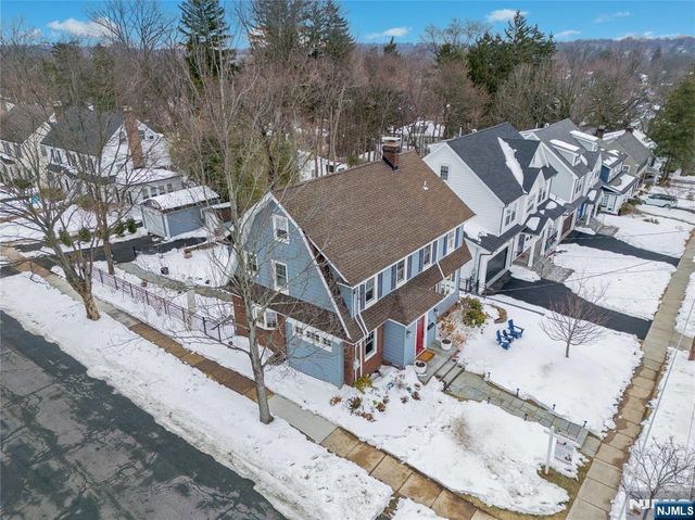 17 Collinwood Road, Maplewood, NJ 07040