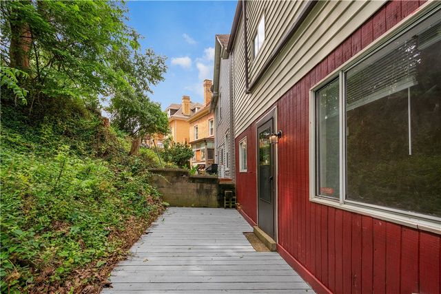 106 Carrick Ave, Carrick, PA 15210