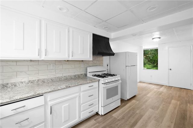 106 Carrick Ave, Carrick, PA 15210