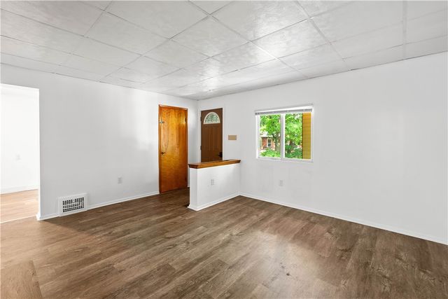 106 Carrick Ave, Carrick, PA 15210