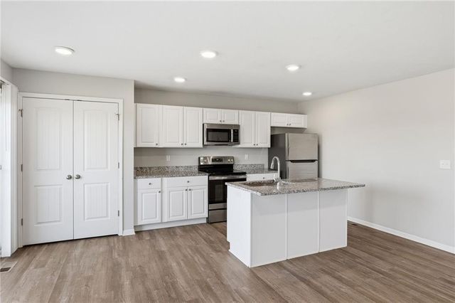9800 E 219th Circle, Peculiar, MO 64078