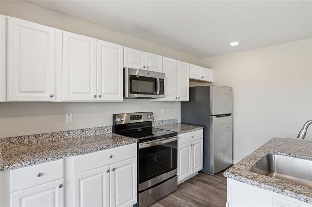 9800 E 219th Circle, Peculiar, MO 64078