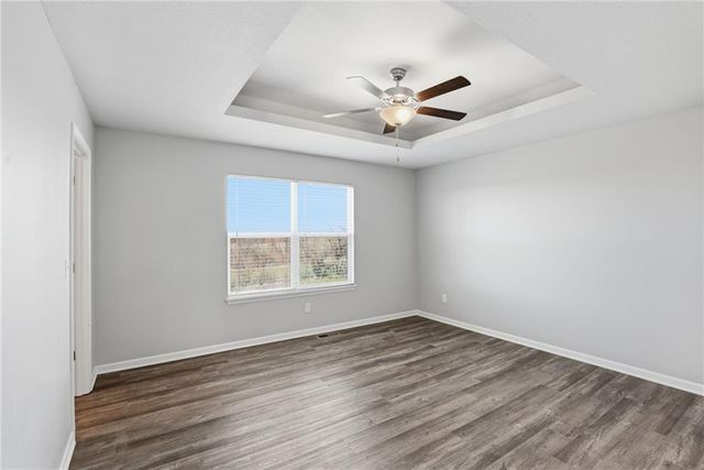 9800 E 219th Circle, Peculiar, MO 64078