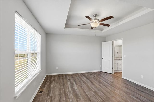 9800 E 219th Circle, Peculiar, MO 64078