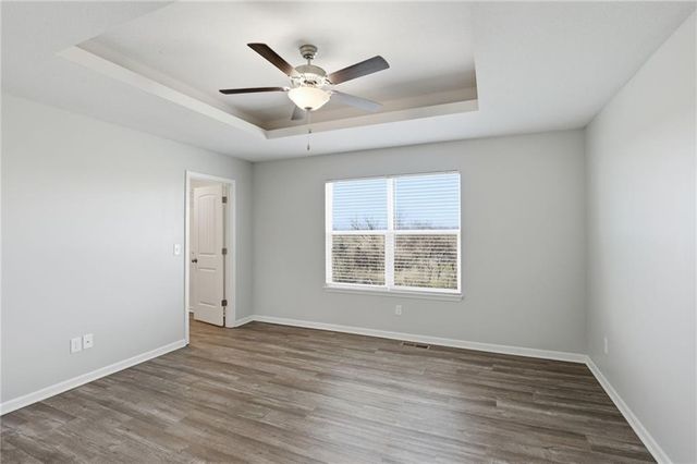9800 E 219th Circle, Peculiar, MO 64078