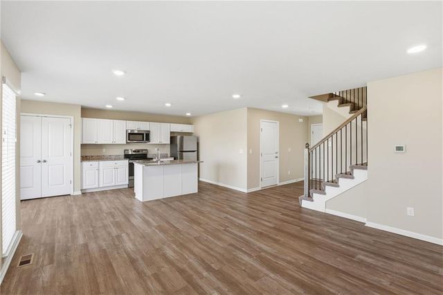 9800 E 219th Circle, Peculiar, MO 64078