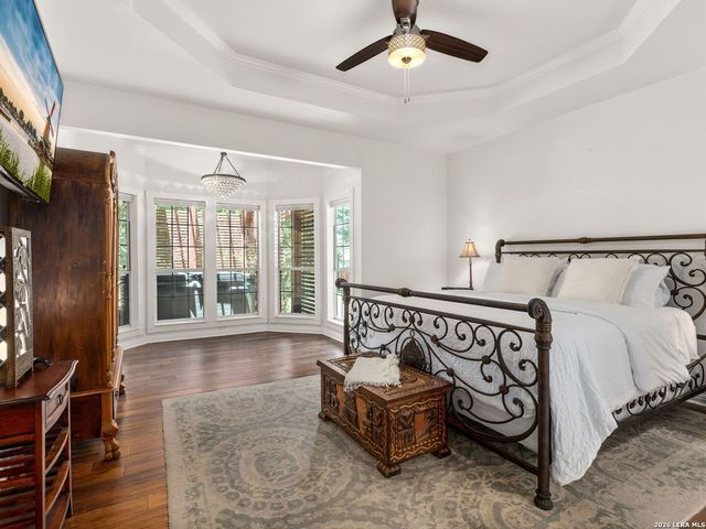 230 W HOSACK ST, Boerne, TX 78006