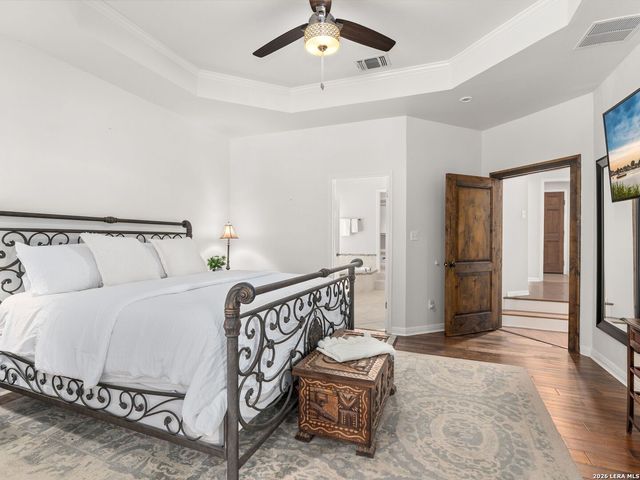 230 W HOSACK ST, Boerne, TX 78006