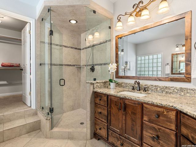 230 W HOSACK ST, Boerne, TX 78006