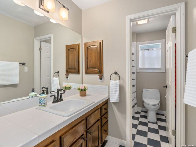 230 W HOSACK ST, Boerne, TX 78006