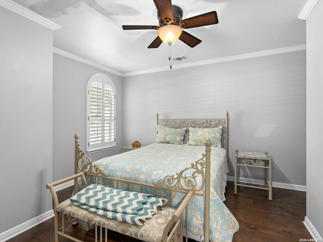 230 W HOSACK ST, Boerne, TX 78006
