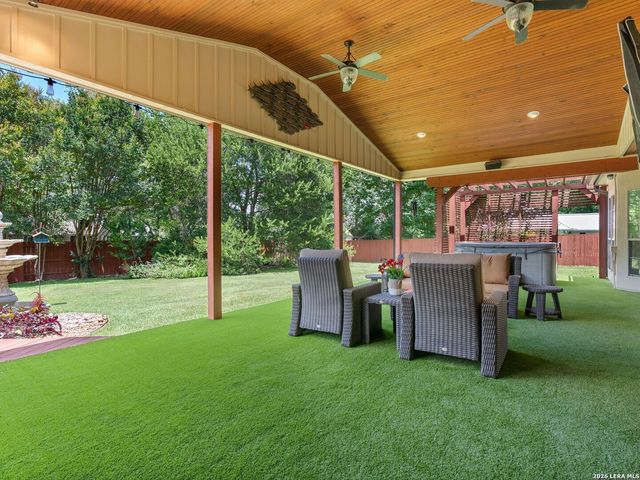 230 W HOSACK ST, Boerne, TX 78006